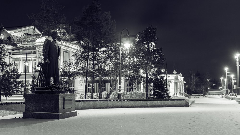 Памятник М.Ульянову