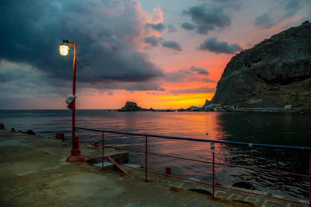 Фонарь на пристани