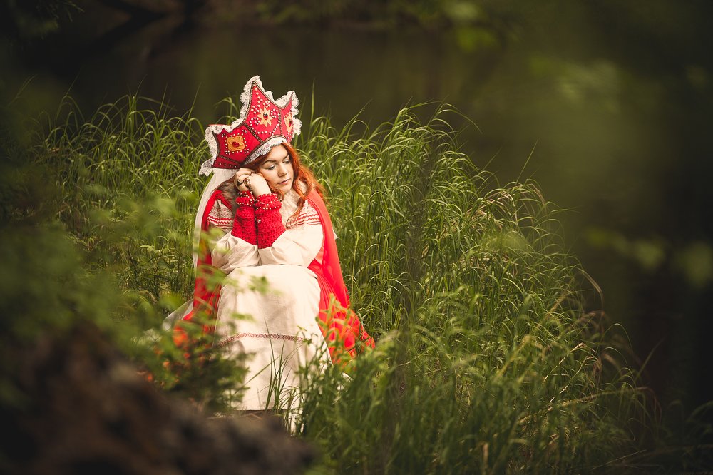 Красна девица на берегу омута