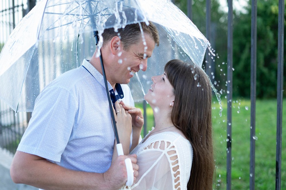 двое под дождем