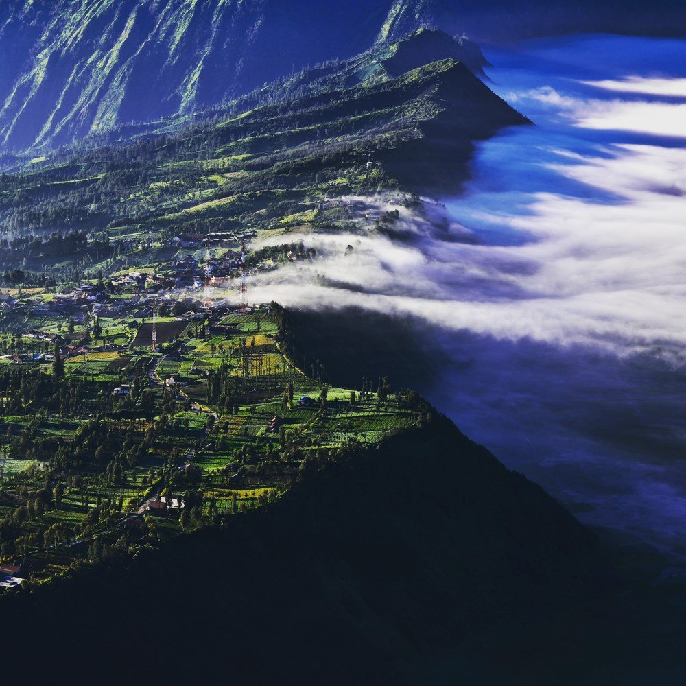 Утренний туман в кальдере Бромо