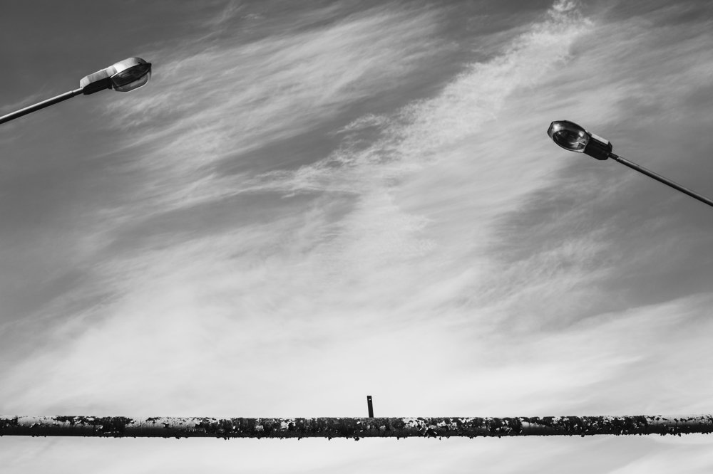 фонарь труба и облака