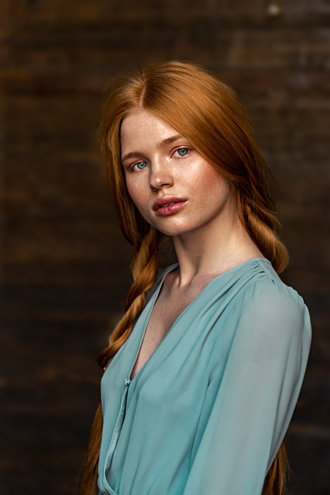 У светлого окна