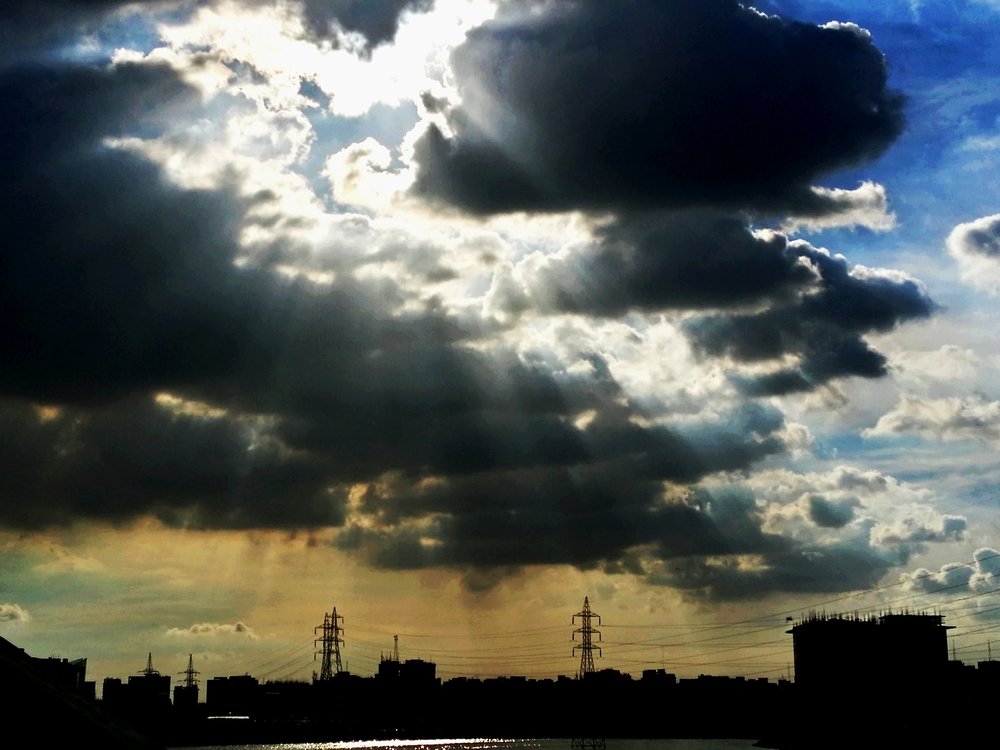 cloud & sunlight play in the sky