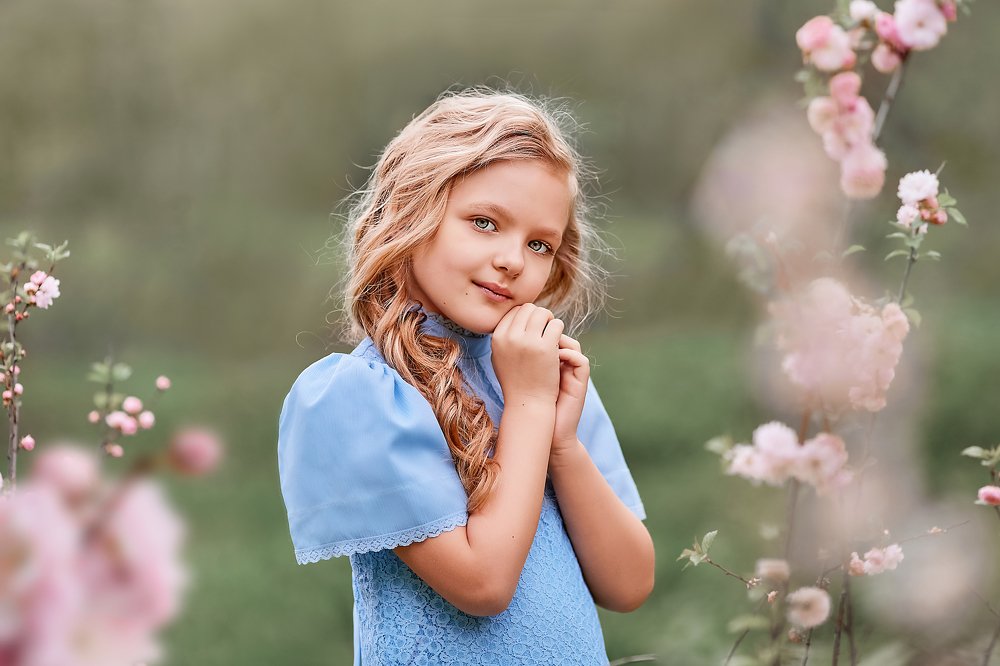 Лиза в цветущем миндале