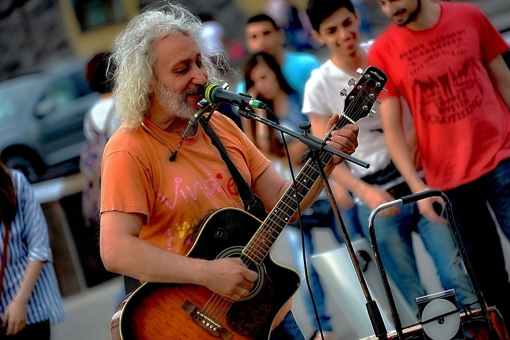 ШЕСТИСТРУНКА .