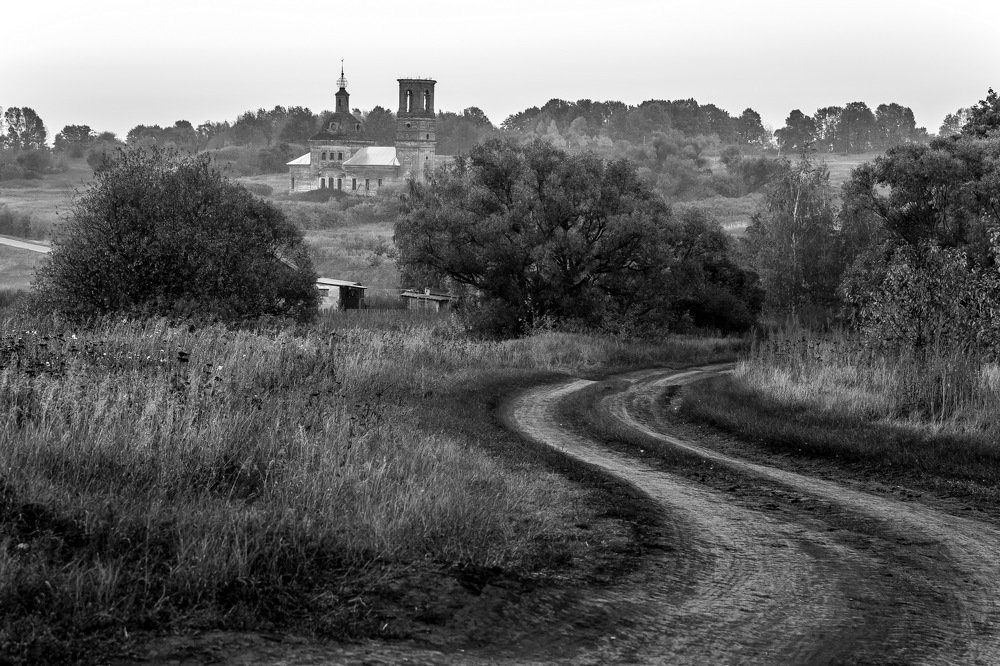 Дорога к старому храму