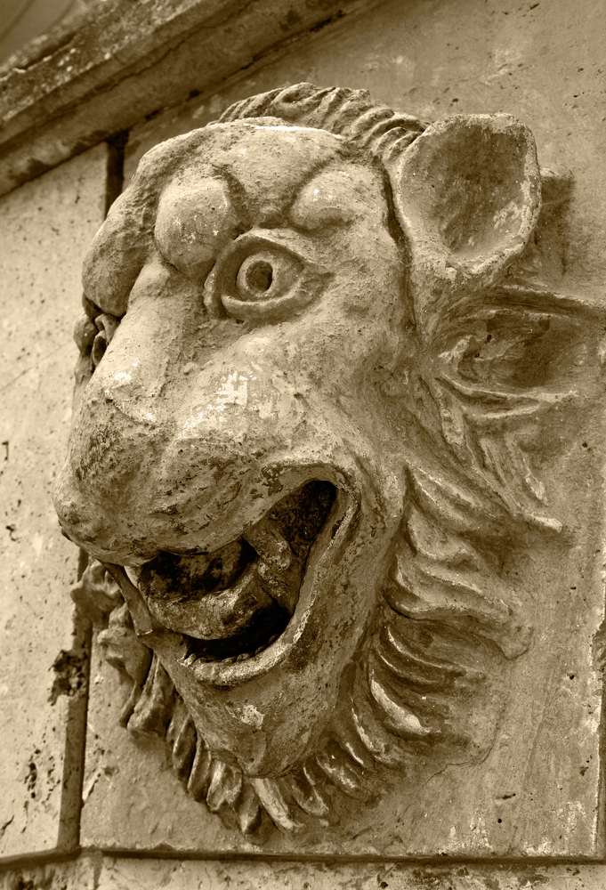 История в камне