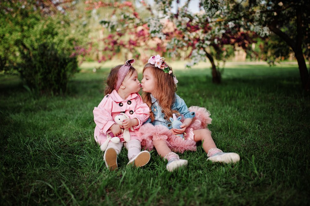 Сестринский поцелуй