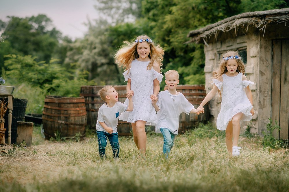 Весело и дружно