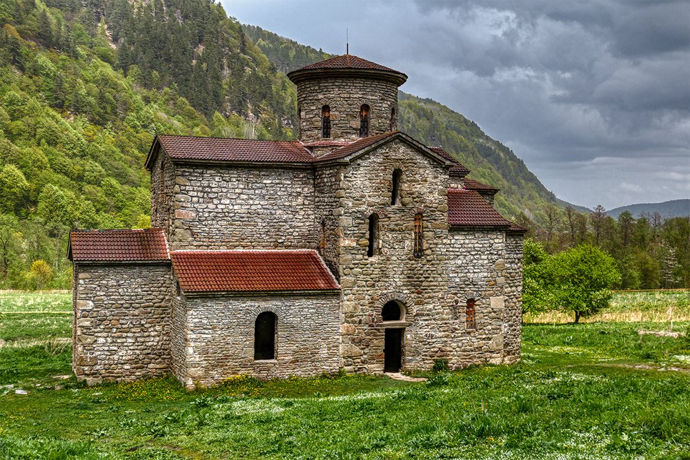 Храмы в ущелье