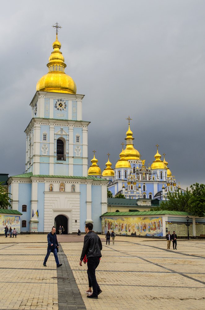 Миха́йловский Златове́рхий монасты́рь