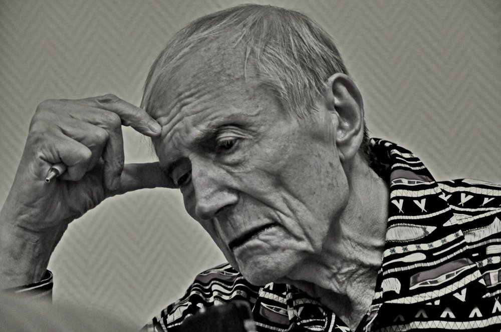 Портрет Евгения Евтушенко.