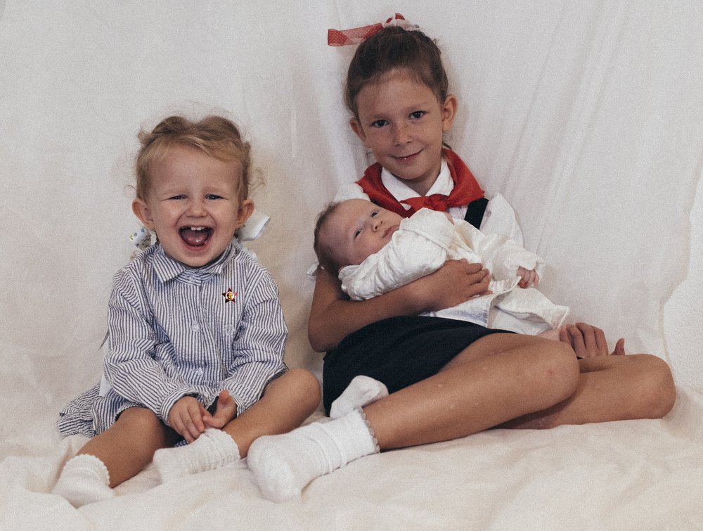 Брат и сестры