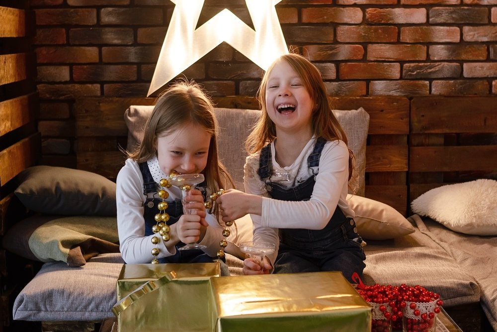 Веселые сестренки