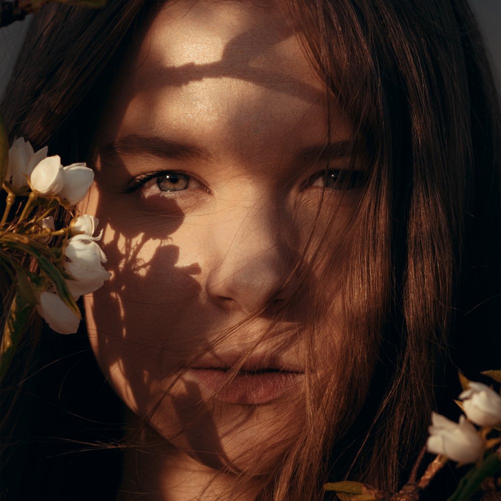 Daria and apple flowers