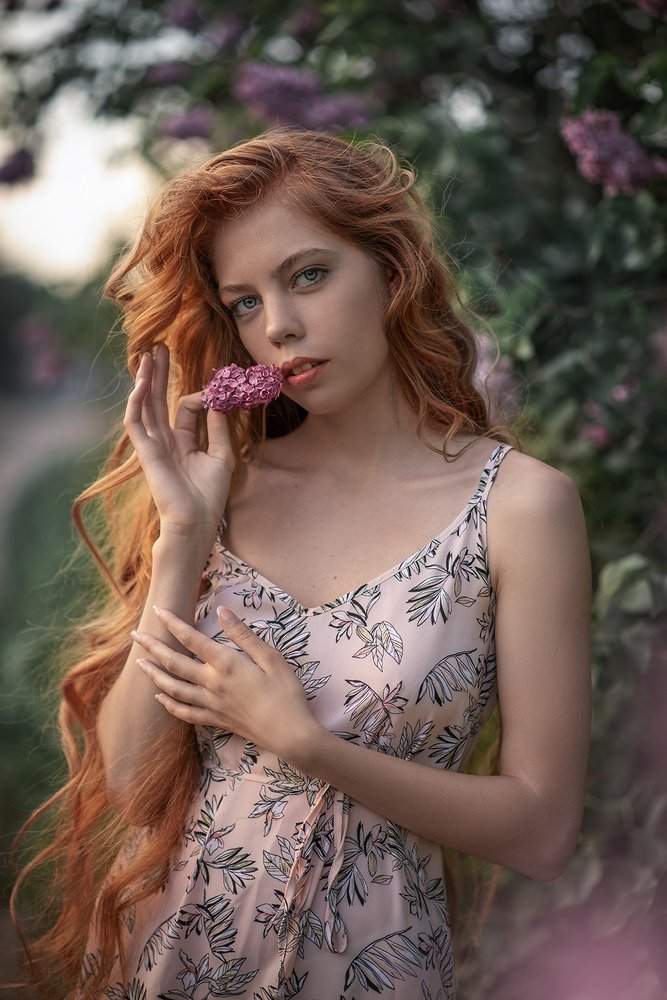 Рыжеволосая