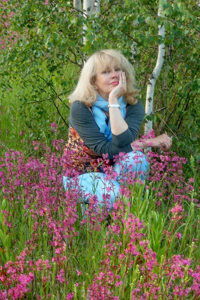 Среди цветов