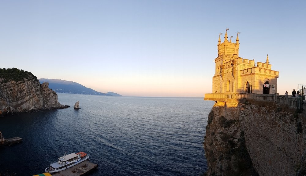 Ласточкино гнездо на исходе дня