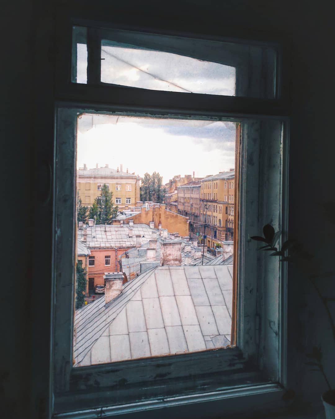 Пейзаж в оконной раме