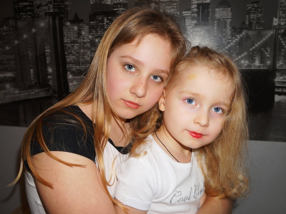 СЕСТРИЧКИ МАША И АЛИСА...