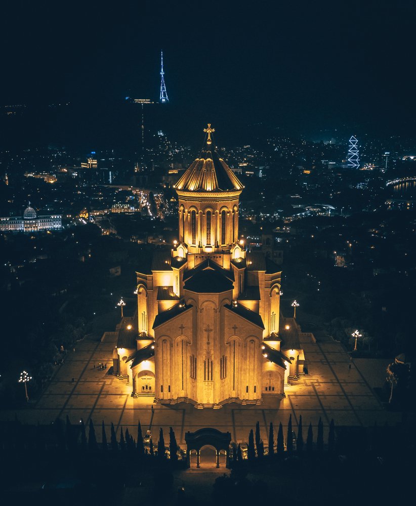 Святой Тбилиси ночью