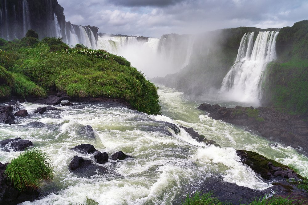 The iguaçu falls Brazilian side