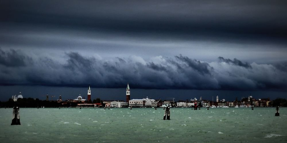 Feroce bellezza della natura sulla città senza tempo...