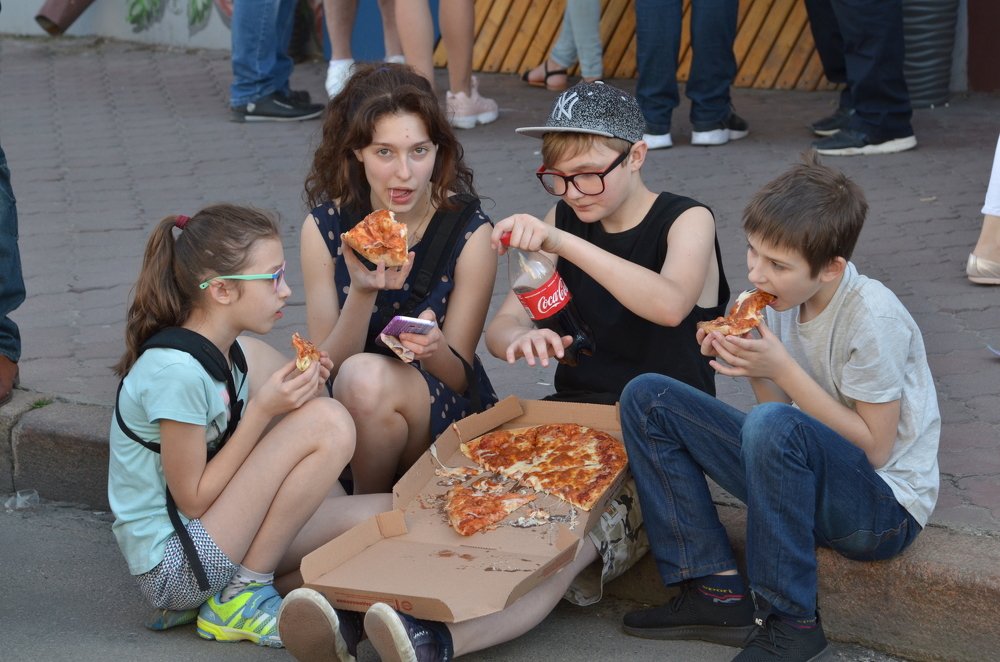 Обед на камне.