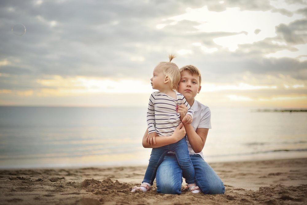 Заботливый старший брат)