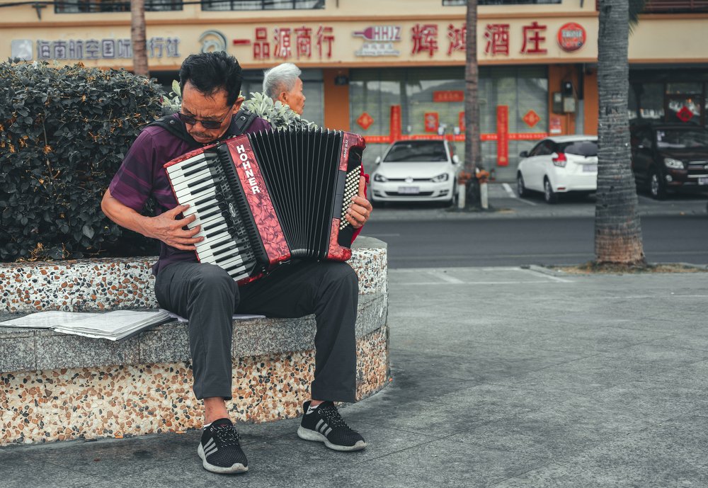 Фотография автора Эдуард Тихонов