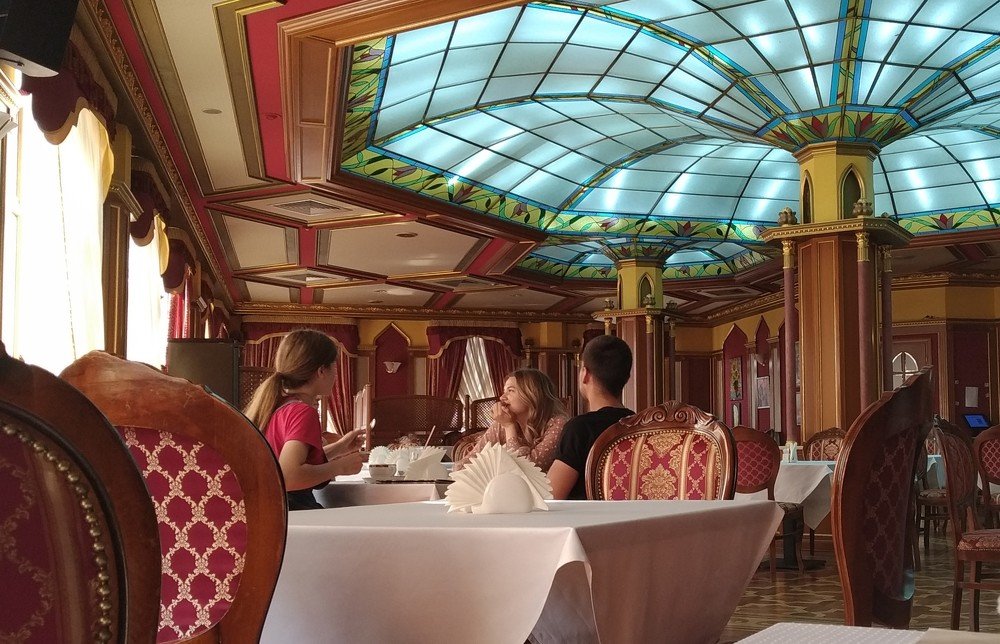 В ресторане