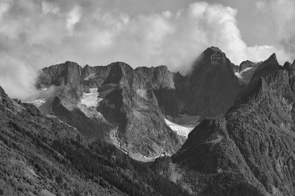 ОБЛАКА НАД ХРЕБТОМ