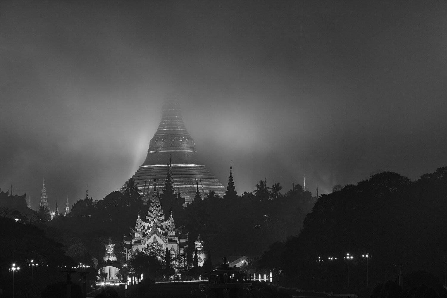 Night view of Shwedagon Pagoda