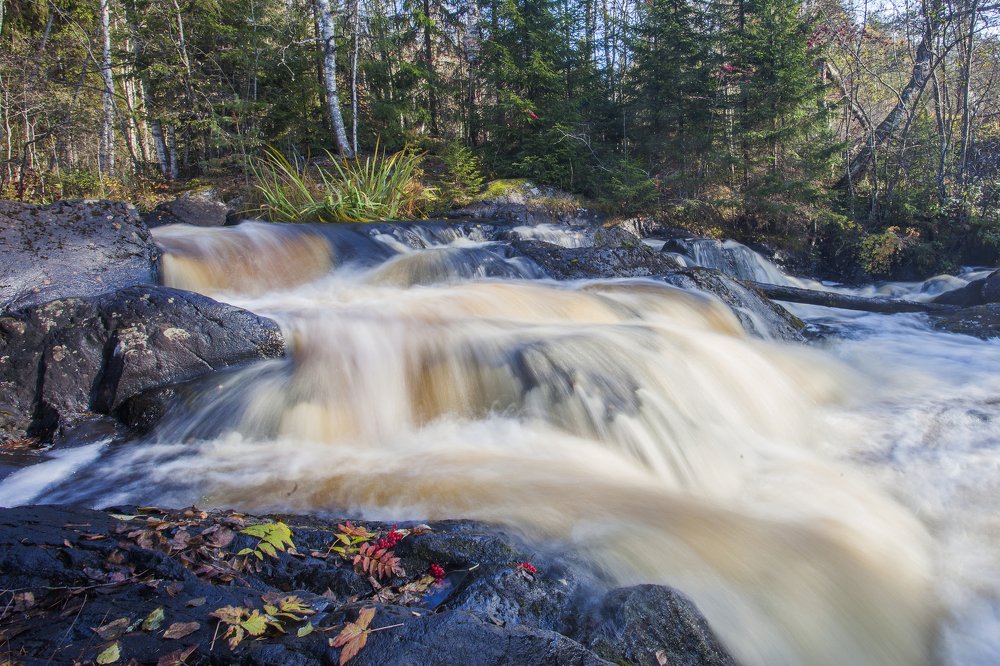 Республика Карелия. Горный парк. Водопад Ахвенкоски