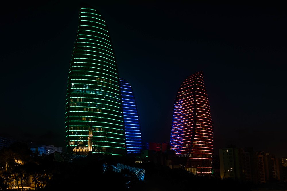 Пламенные башни Баку