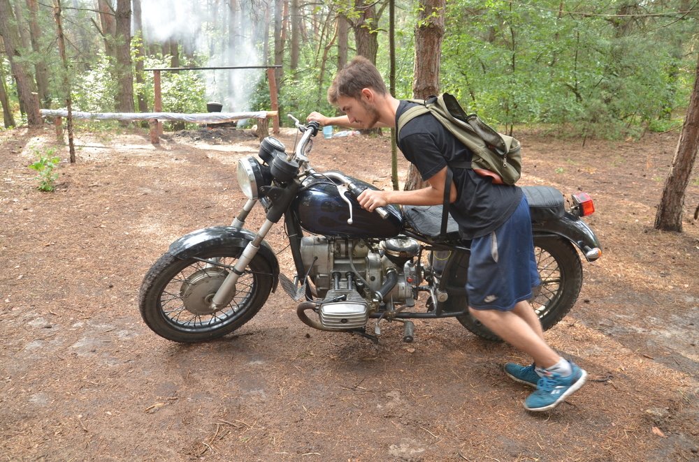 Не заводится! Надо толкнуть!