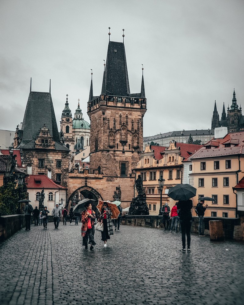 А в Праге дождь...