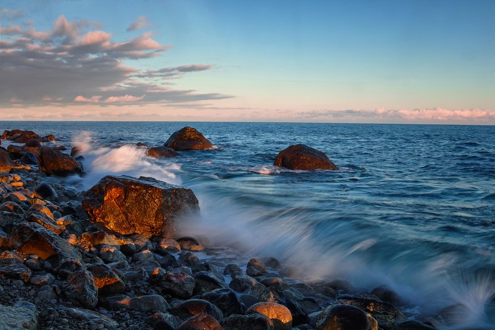 Набегают волны...