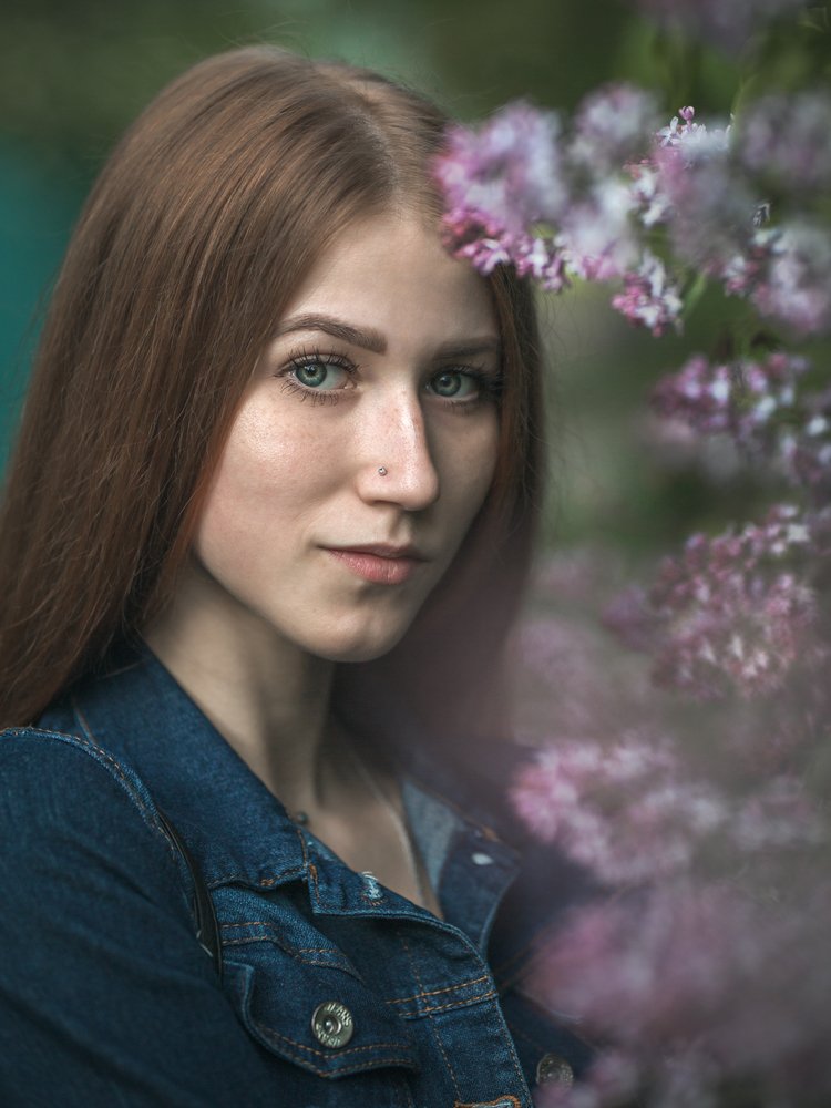 Потрет с сиренью