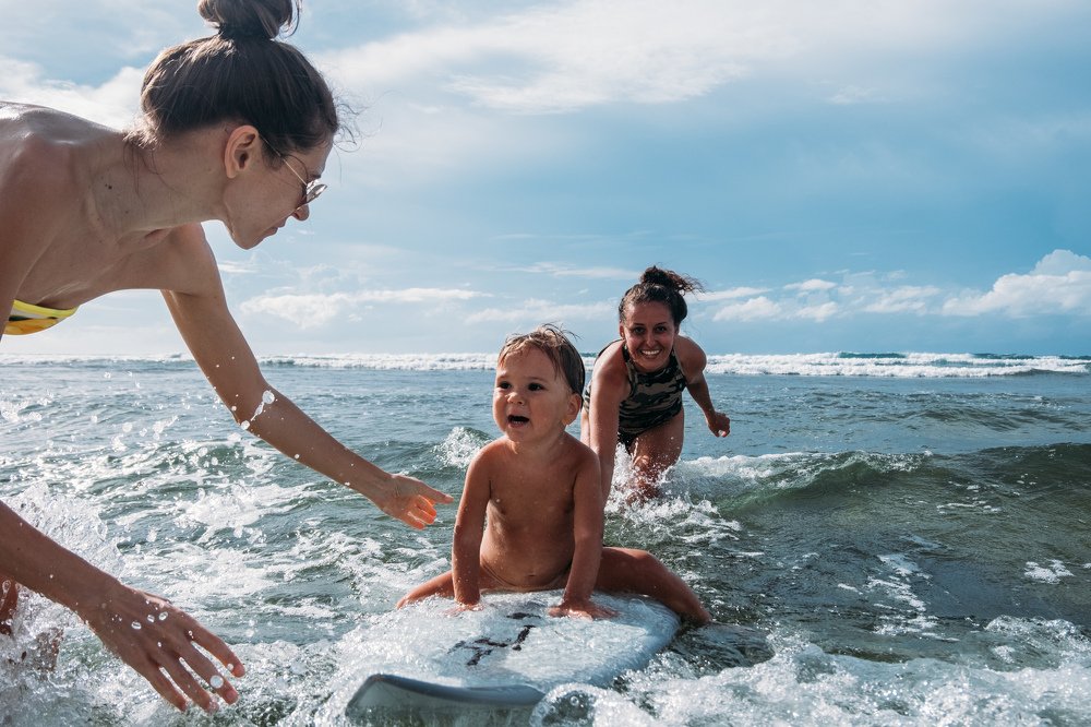 Юный серфер