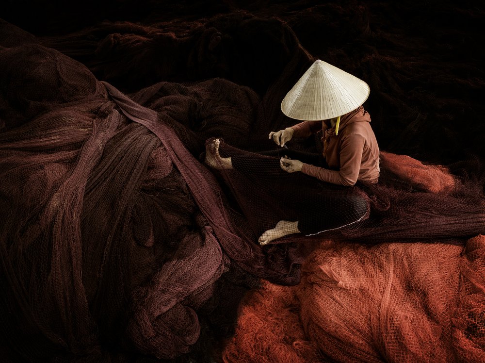 Sewing the fishing net