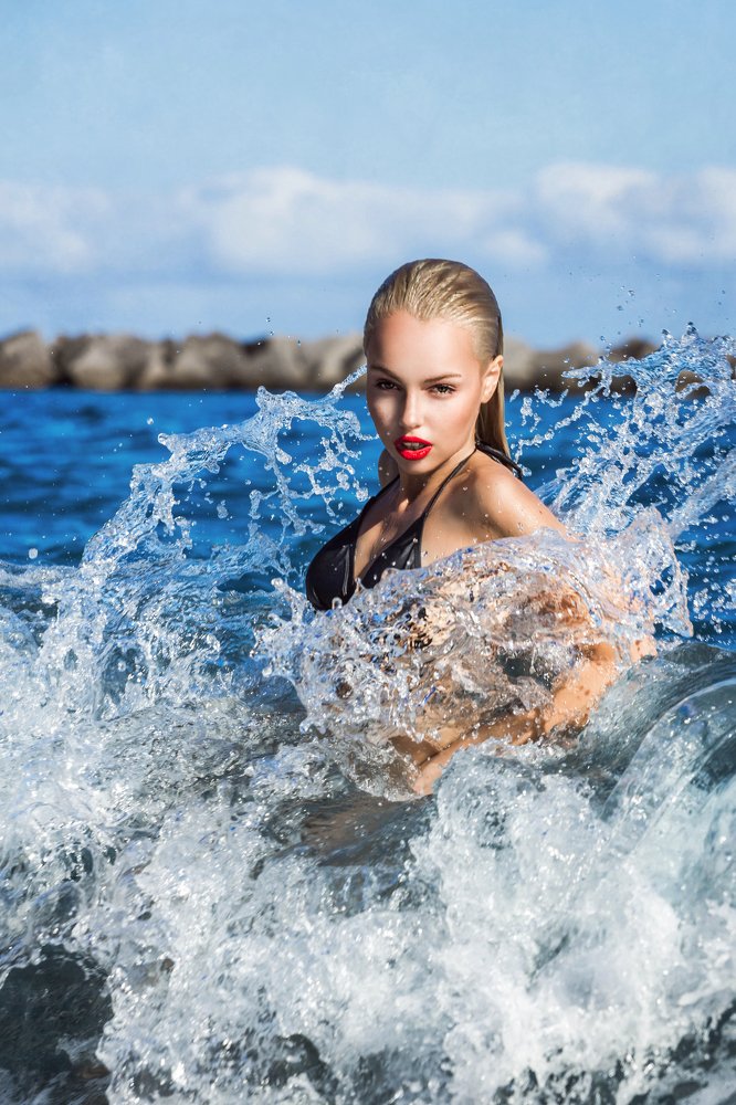 В волнах океана