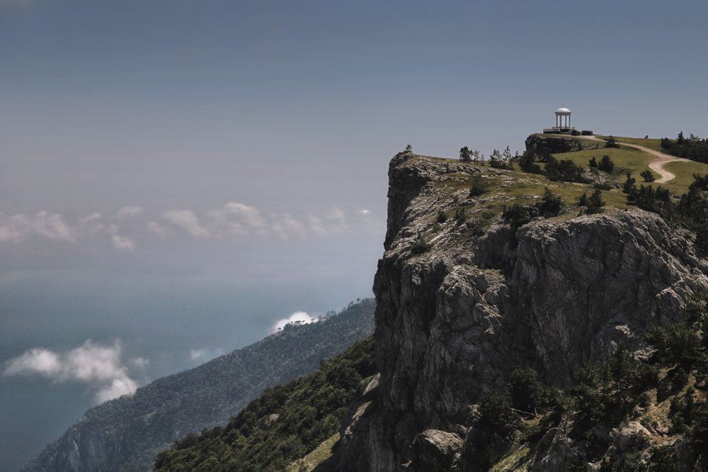 На краю стою