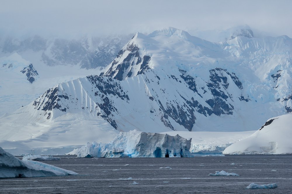 antarctica mountains and ice