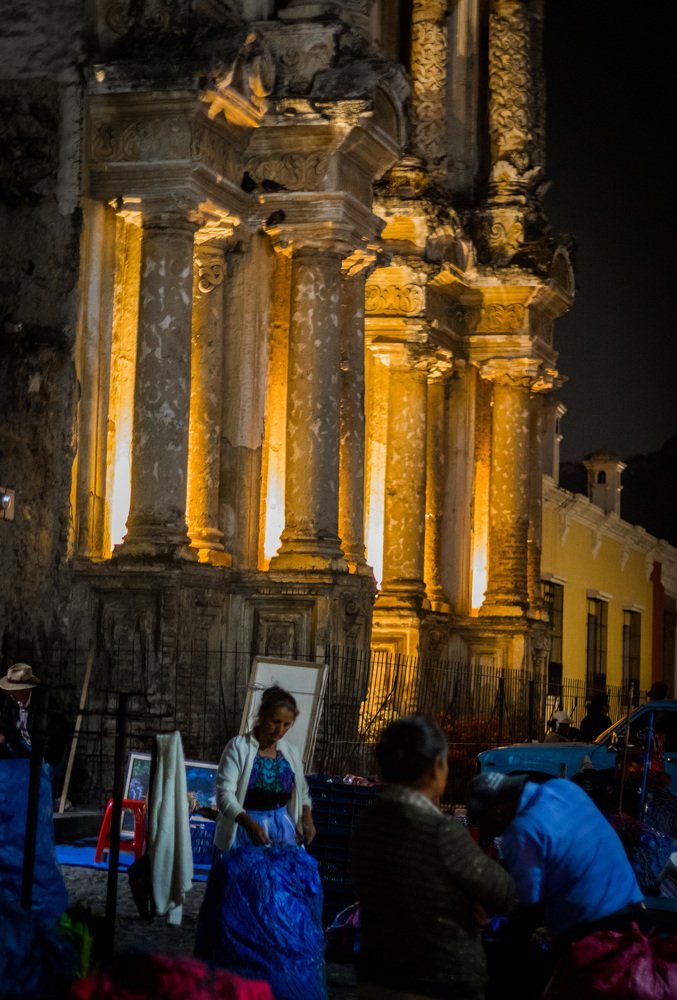 Market by the temple´s light