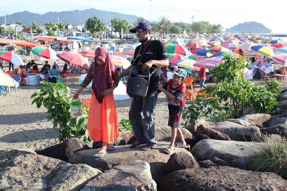Street musicians are blind