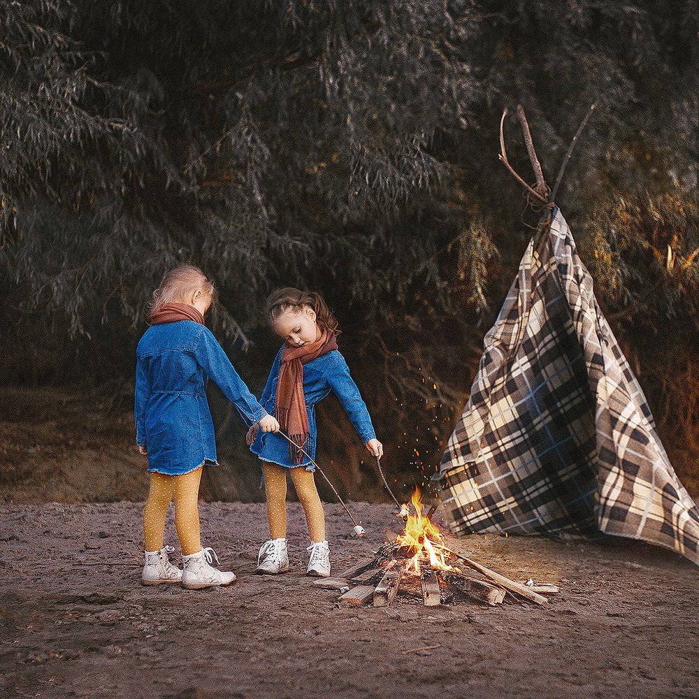 Вечер, костёр.