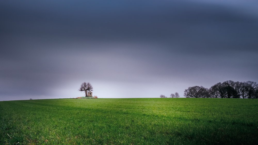 I live in a house on a hill.