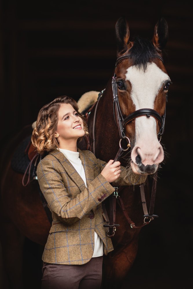 Юная всадница